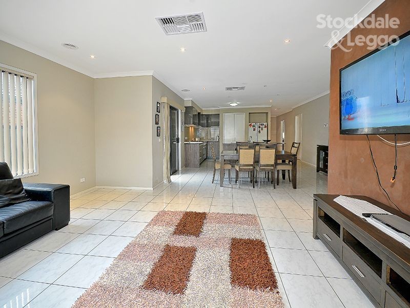 30 Thoresby Circuit, Craigieburn VIC 3064