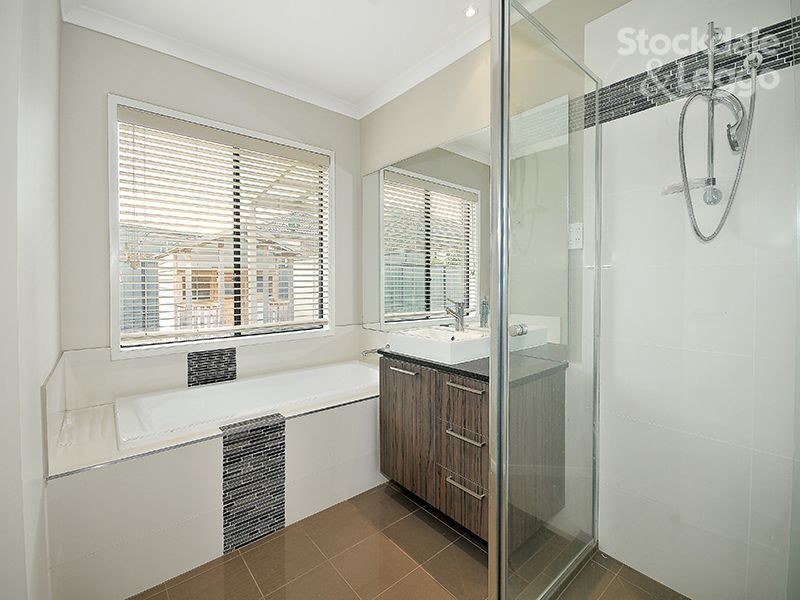 30 Thoresby Circuit, Craigieburn VIC 3064
