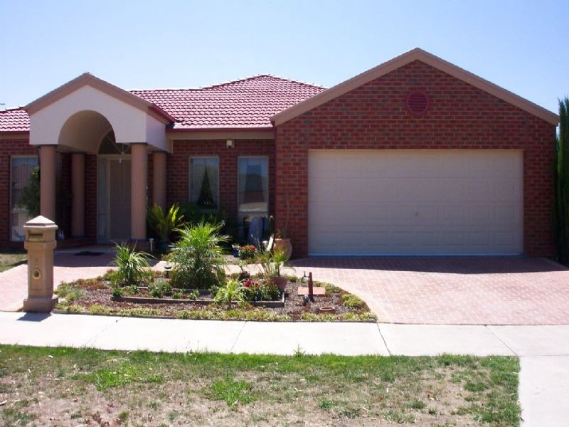 8 Black Falcon Street, South Morang VIC 3752