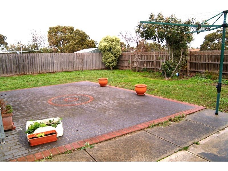 61 Grenda Drive, Mill Park VIC 3082