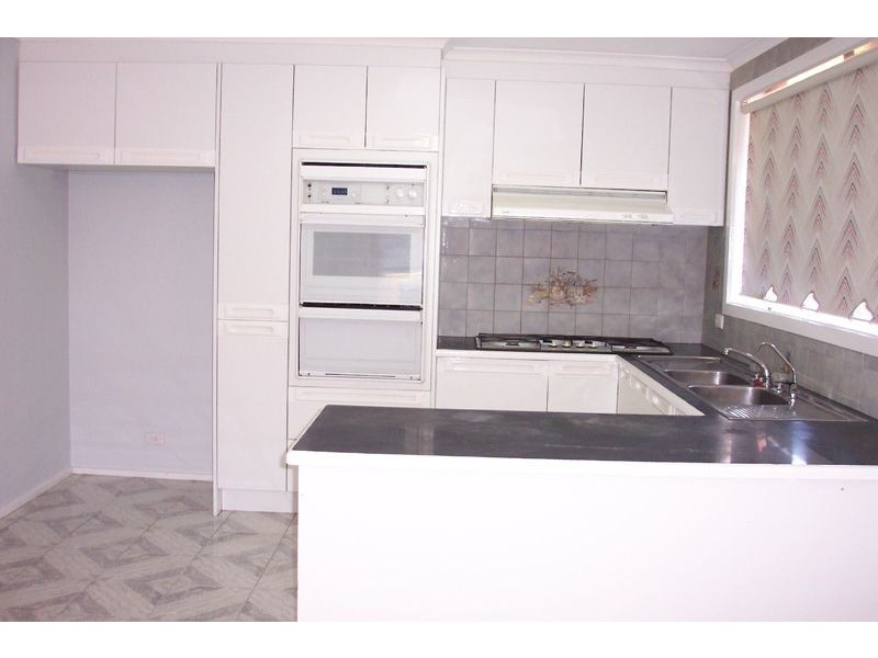 3 Prince Of Wales Avenue, Mill Park VIC 3082