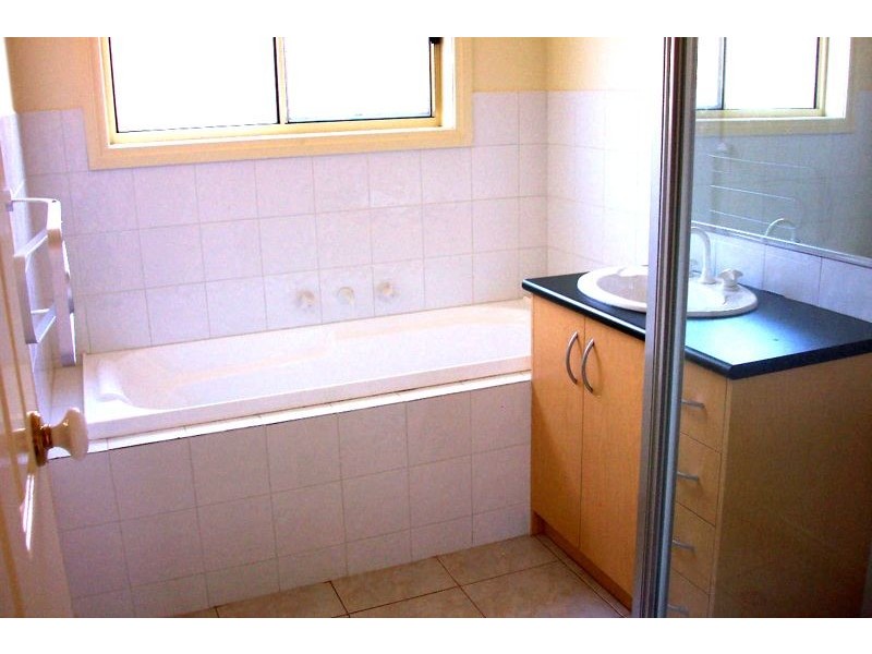 4 Fuschia Grove, South Morang VIC 3752