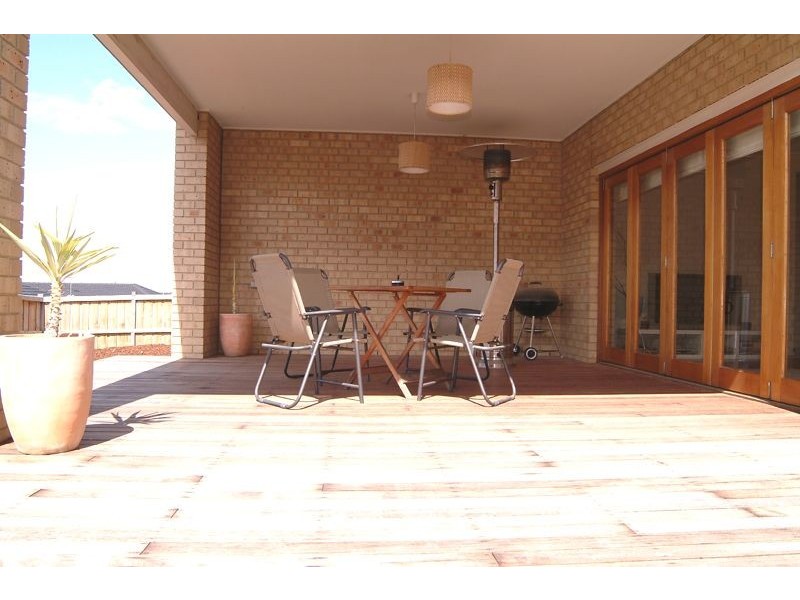 10 Glenelg Road, South Morang VIC 3752