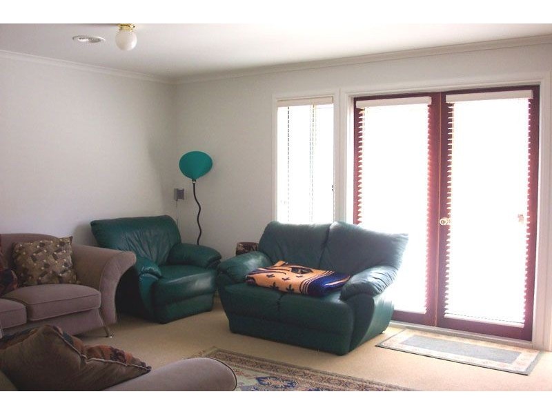 17 Tennyson Circuit, Mill Park VIC 3082