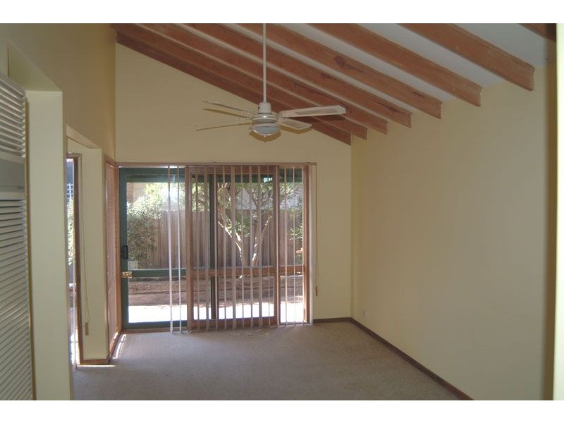 2/8 Orsett Court, Mill Park VIC 3082