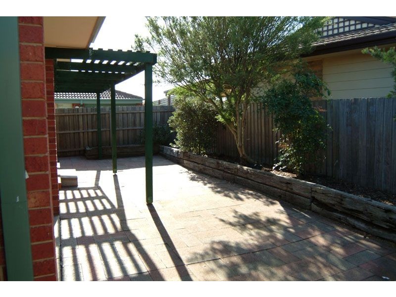 2/8 Orsett Court, Mill Park VIC 3082