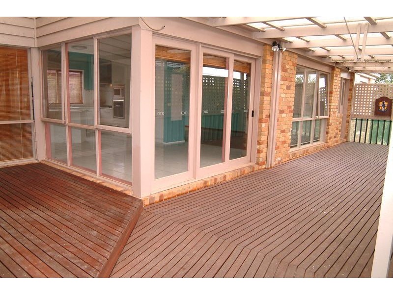 9 Hawkes Drive, Mill Park VIC 3082