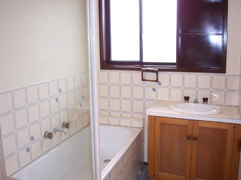 24 Hinkler Drive, Mill Park VIC 3082