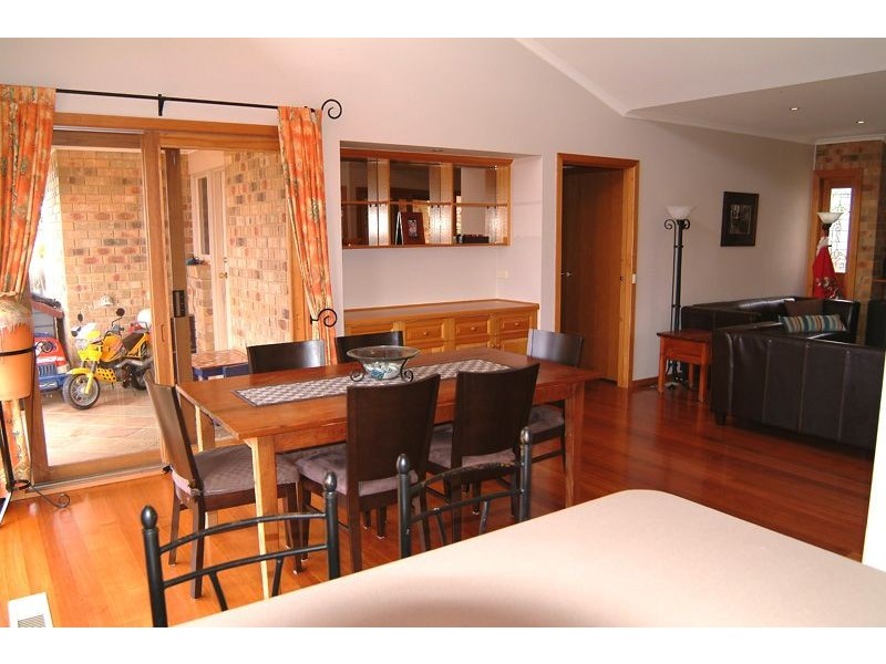 9 Gardenview Close, Mill Park VIC 3082