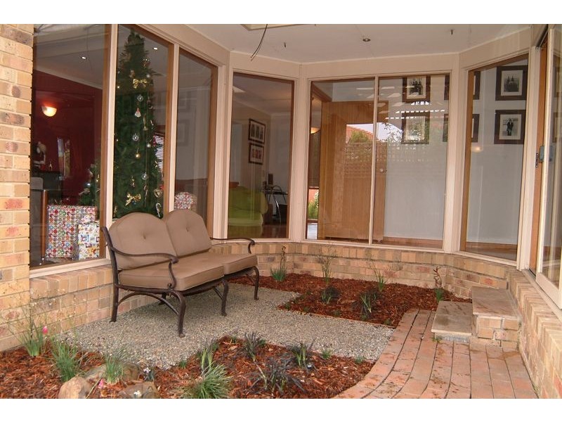 9 Gardenview Close, Mill Park VIC 3082