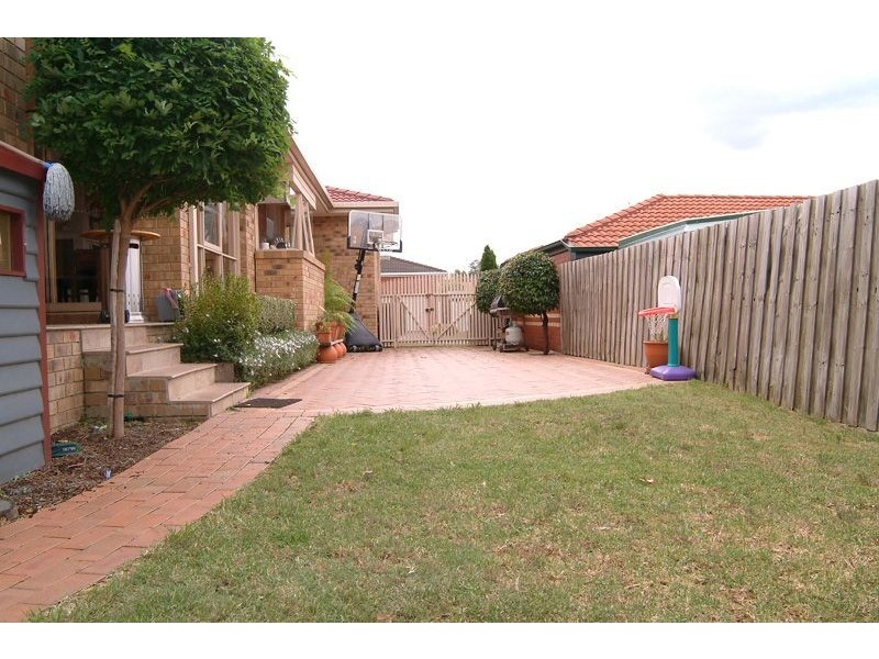9 Gardenview Close, Mill Park VIC 3082
