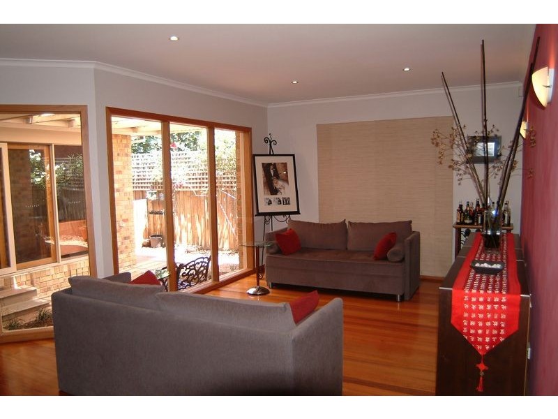 9 Gardenview Close, Mill Park VIC 3082