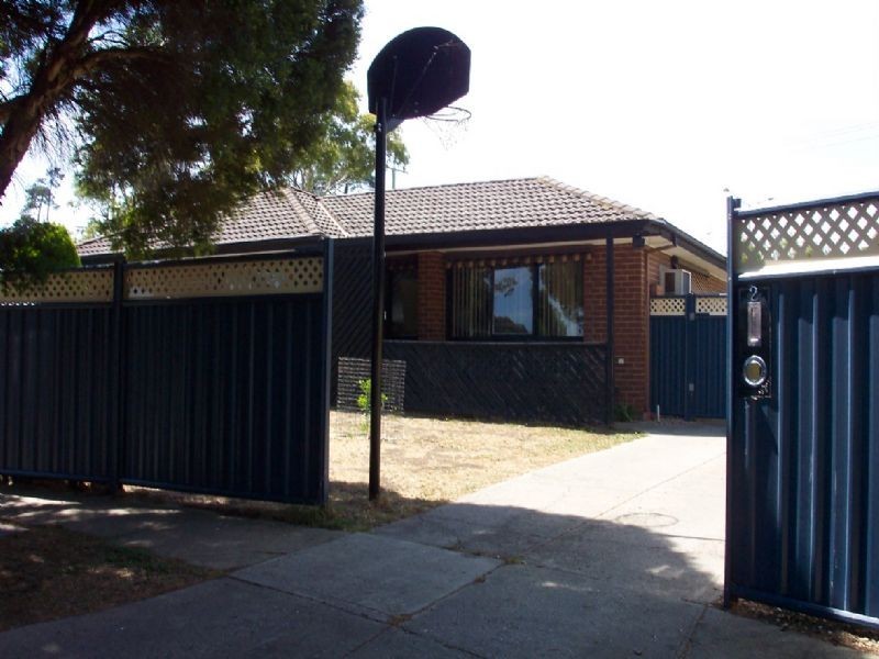 2 Sandown Close, Mill Park VIC 3082