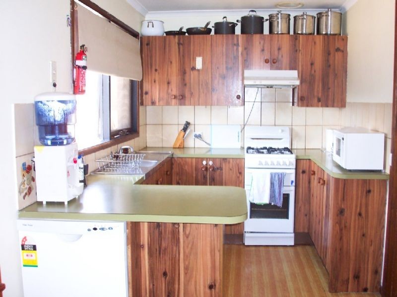 2 Sandown Close, Mill Park VIC 3082