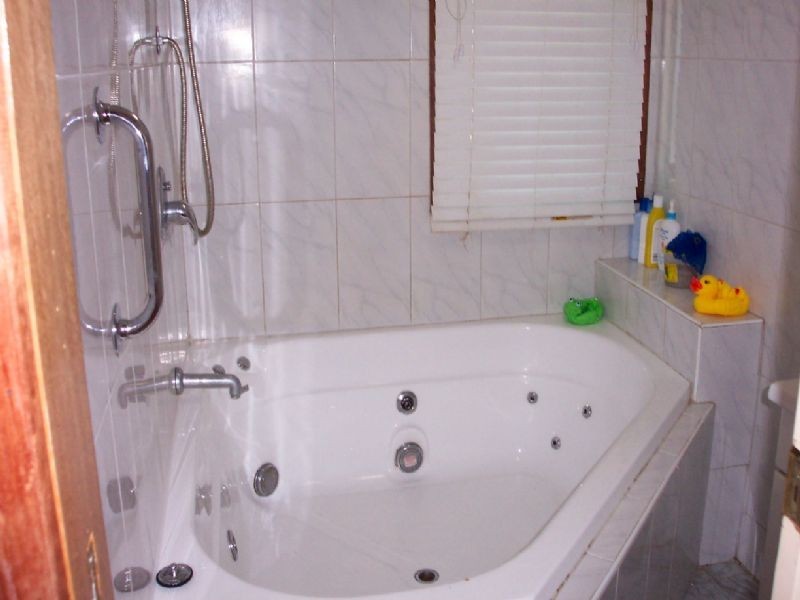 2 Sandown Close, Mill Park VIC 3082