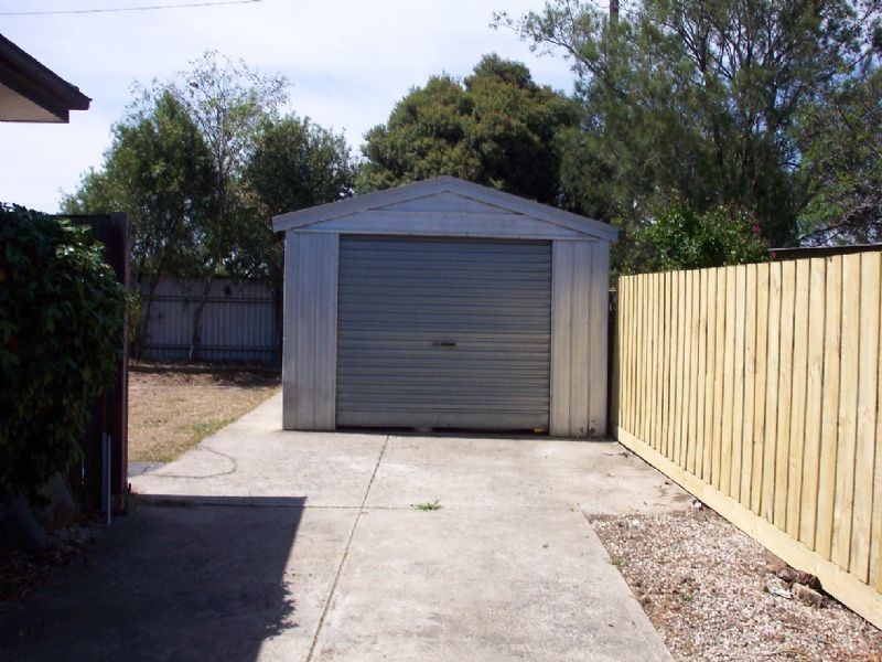 2 Sandown Close, Mill Park VIC 3082