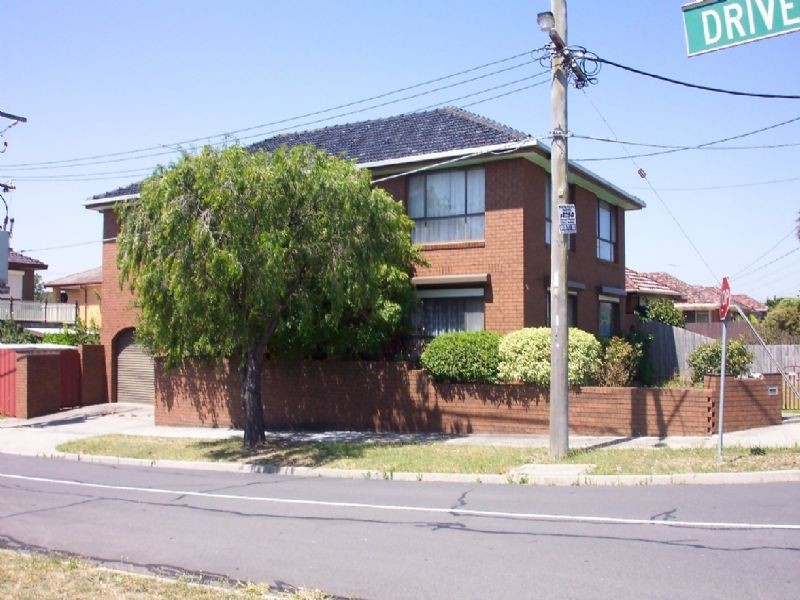 96 Dunne Street, Kingsbury VIC 3083