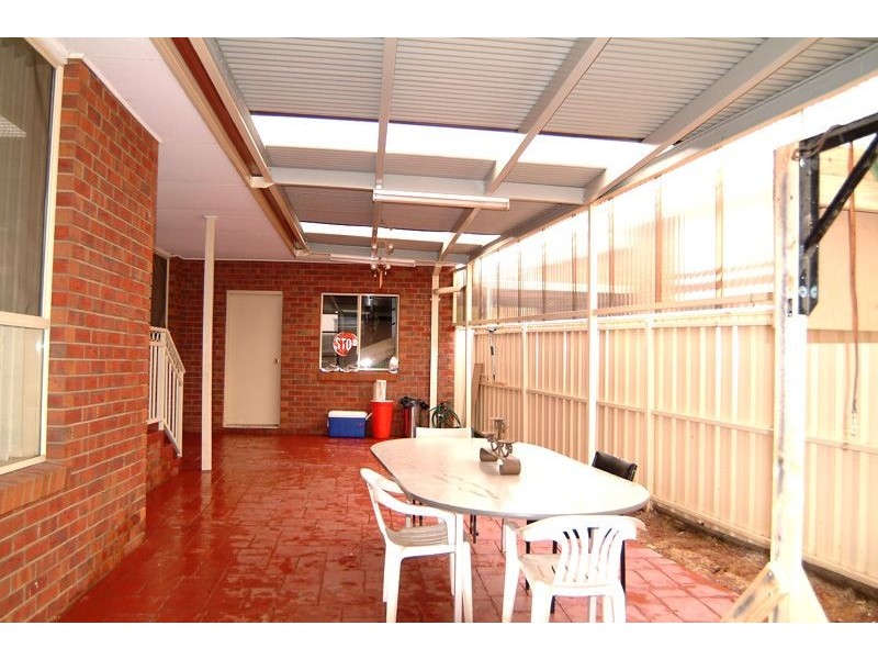 24 Robinvale Avenue, Thomastown VIC 3074