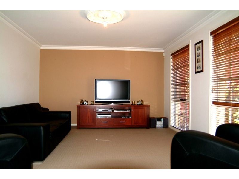 11 Island Place, Mill Park VIC 3082