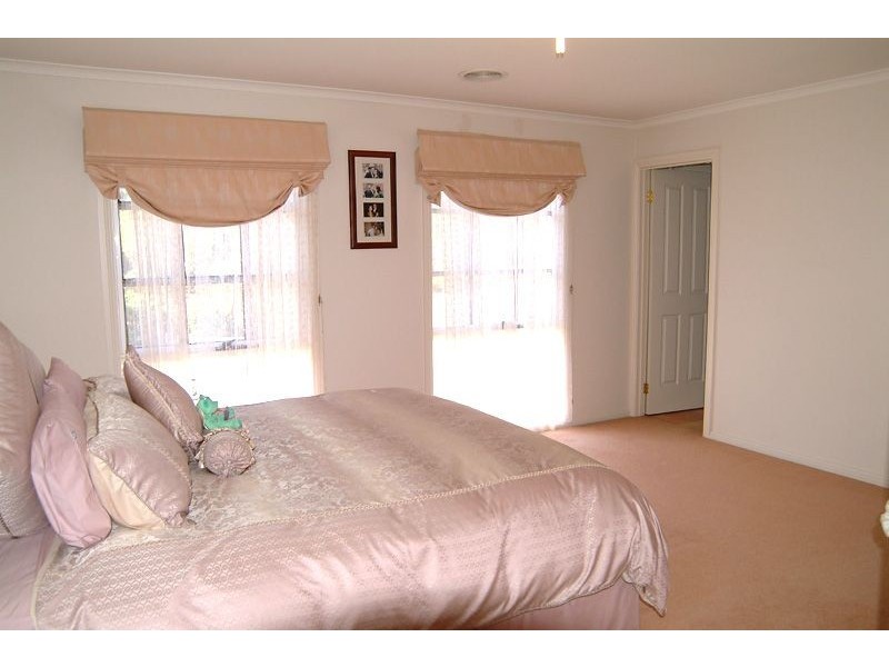 11 Island Place, Mill Park VIC 3082