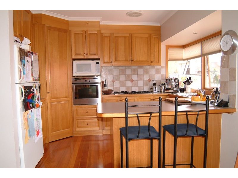 9 Gardenview Close, Mill Park VIC 3082