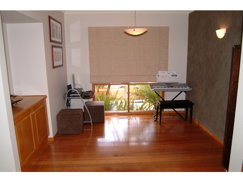 9 Gardenview Close, Mill Park VIC 3082