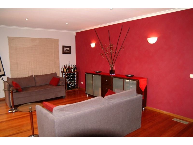 9 Gardenview Close, Mill Park VIC 3082