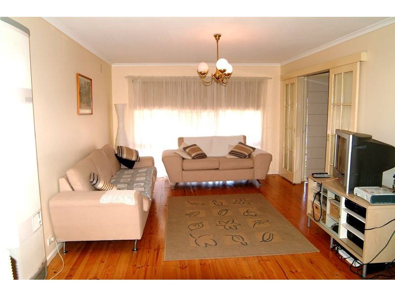 90 Buckmaster Drive, Mill Park VIC 3082