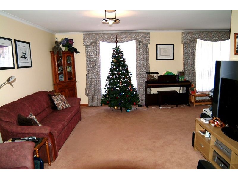 75 Centenary Drive, Mill Park VIC 3082