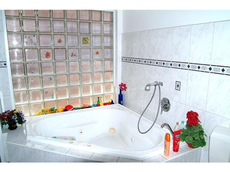 75 Centenary Drive, Mill Park VIC 3082