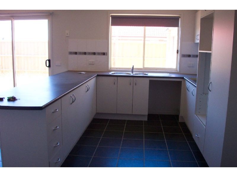 24  Rosemont Rise, Melton West VIC 3337