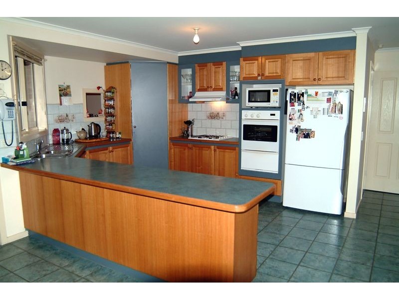 24 Carroll Crescent, Mill Park VIC 3082