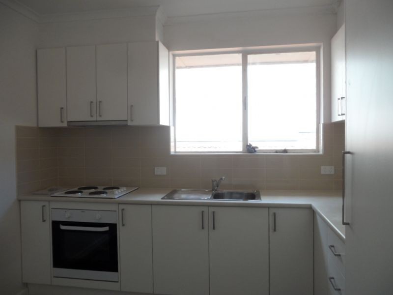 8/3 Flower Street, Essendon VIC 3040