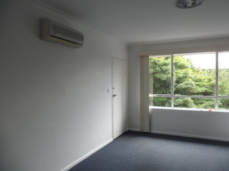 8/3 Flower Street, Essendon VIC 3040