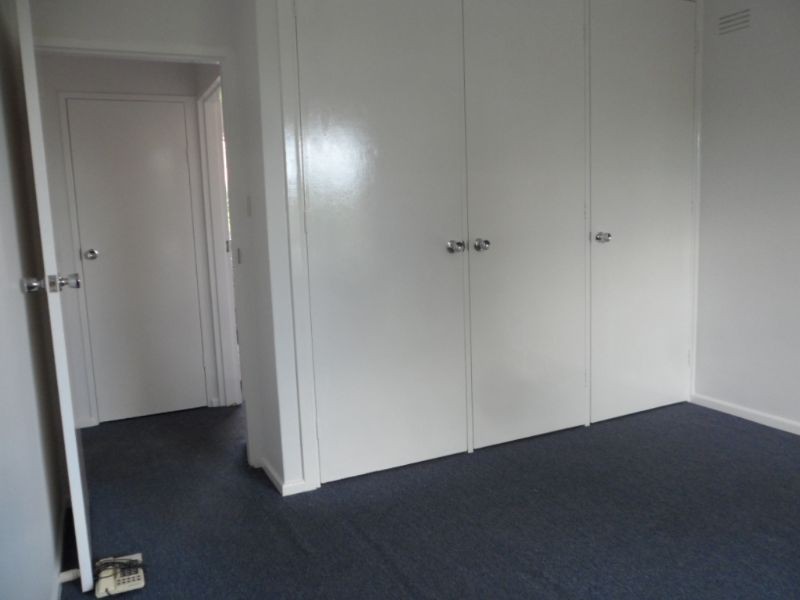 8/3 Flower Street, Essendon VIC 3040