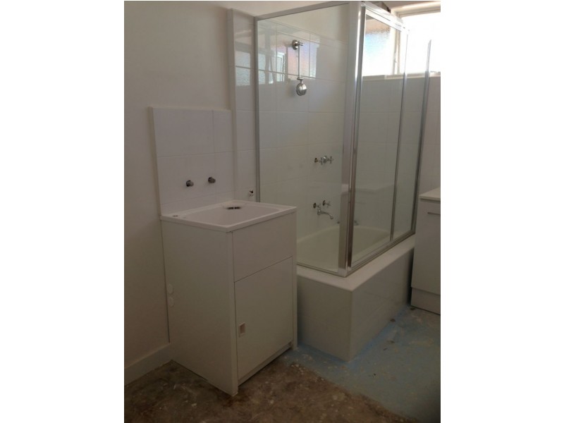 8/3 Flower Street, Essendon VIC 3040