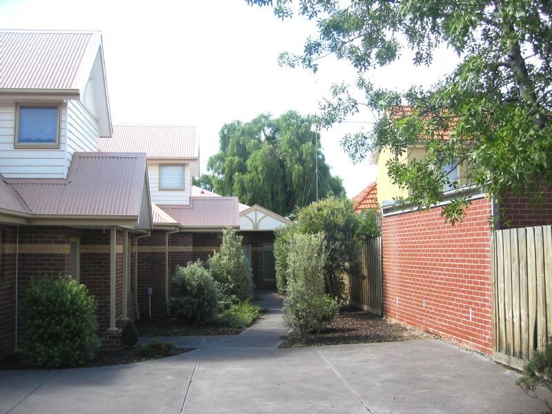 2/10 Napier Cres, Essendon VIC 3040
