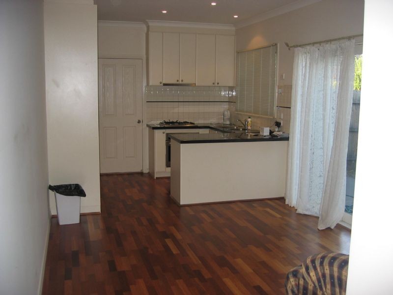 2/10 Napier Cres, Essendon VIC 3040