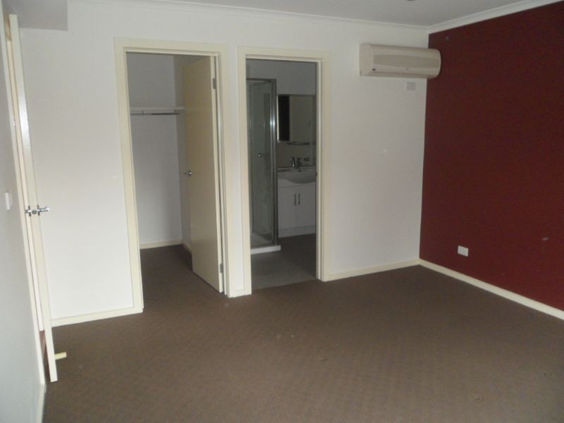 1/122 Ogilvie Street, Essendon VIC 3040