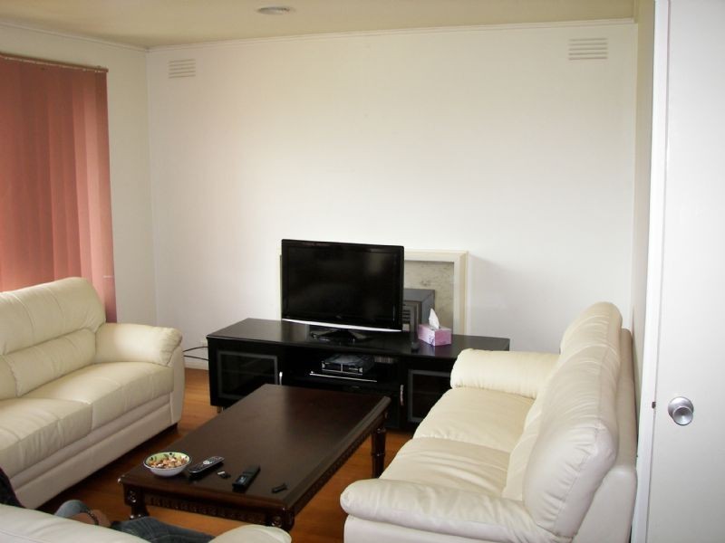 68 South Circular Rd, Gladstone Park VIC 3043
