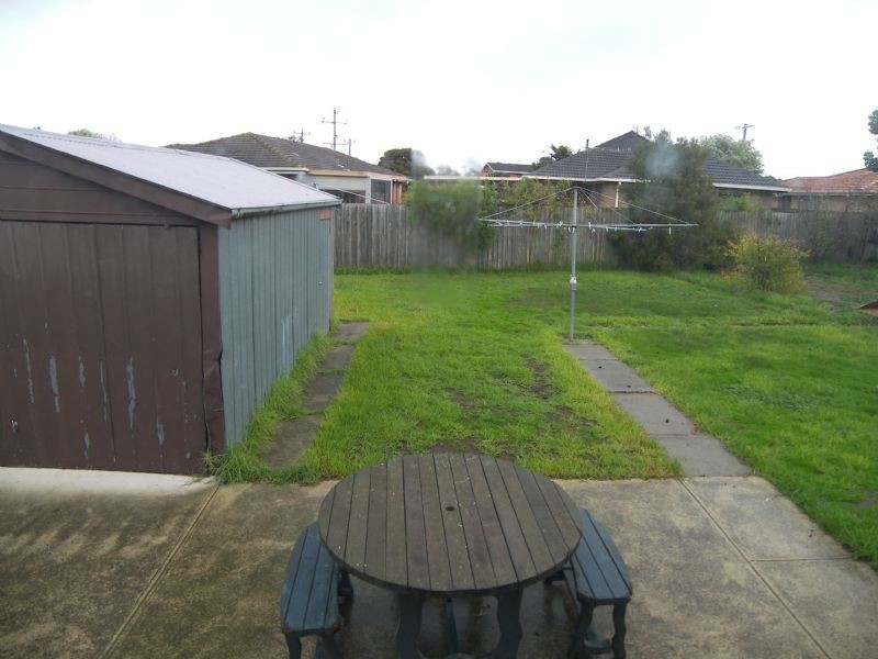 68 South Circular Rd, Gladstone Park VIC 3043