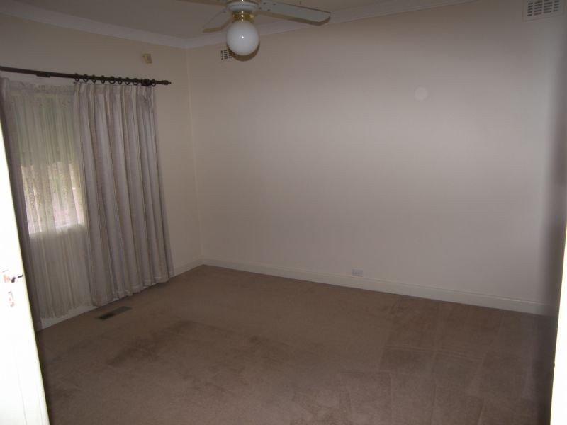 4 Deakin Street, Essendon VIC 3040