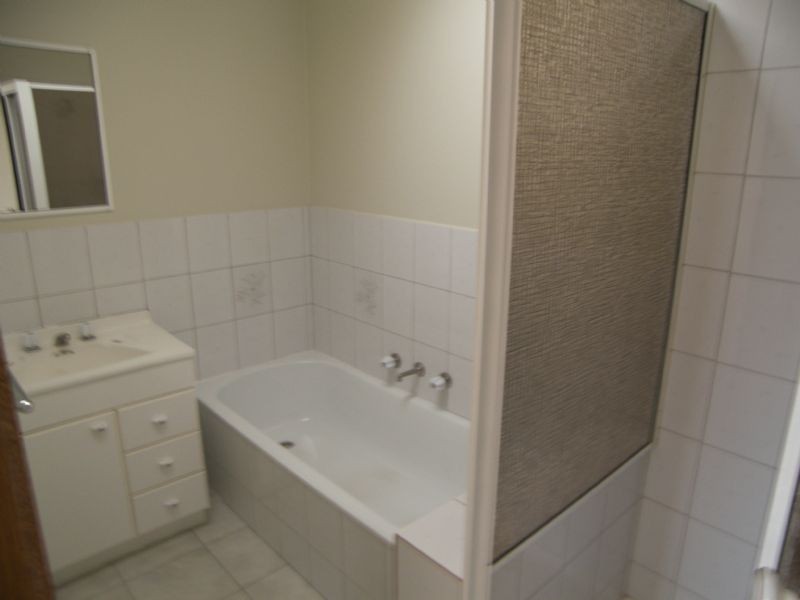 2/148 Roberts Street, Essendon VIC 3040