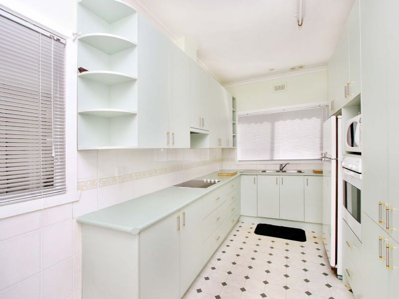 17 Roland Avenue, Strathmore VIC 3041