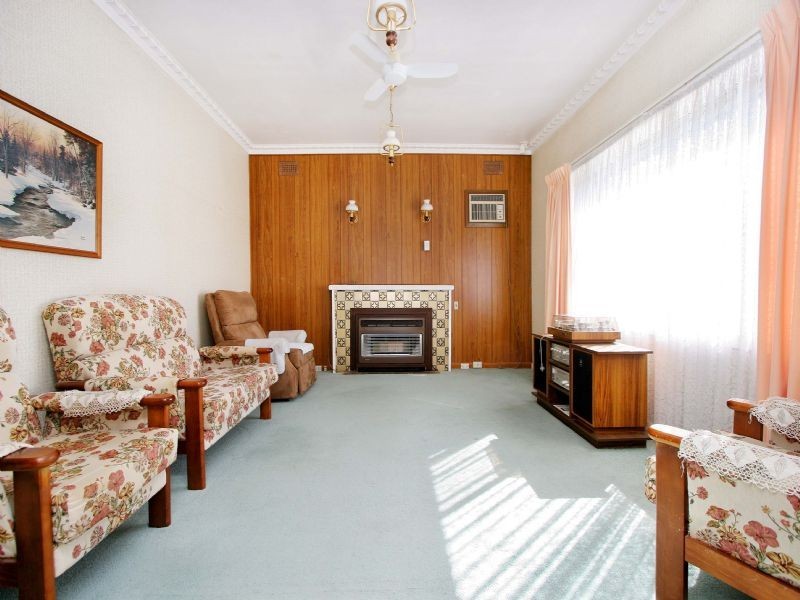 17 Roland Avenue, Strathmore VIC 3041