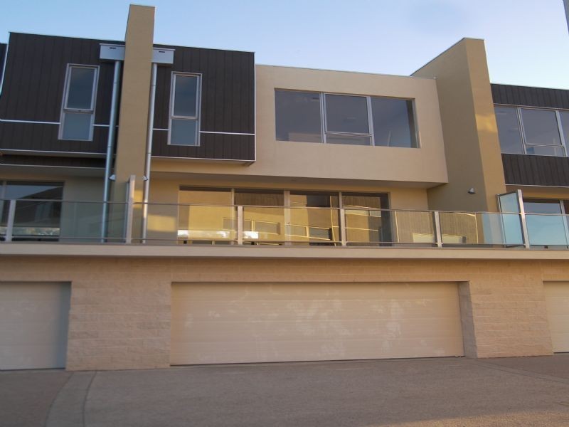 4/58 Bateman Road, Kensington VIC 3031