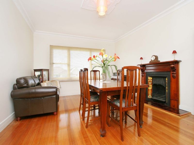 21 Fenacre Street, Strathmore VIC 3041