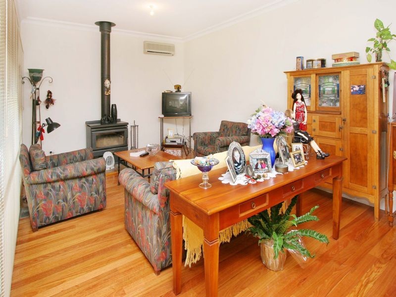 21 Fenacre Street, Strathmore VIC 3041