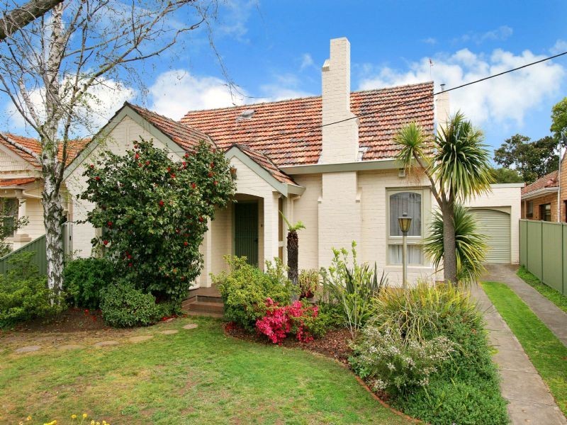 17 Downes Street, Strathmore VIC 3041