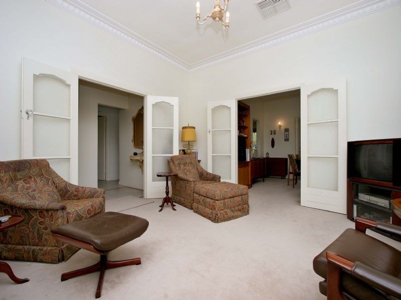 17 Downes Street, Strathmore VIC 3041